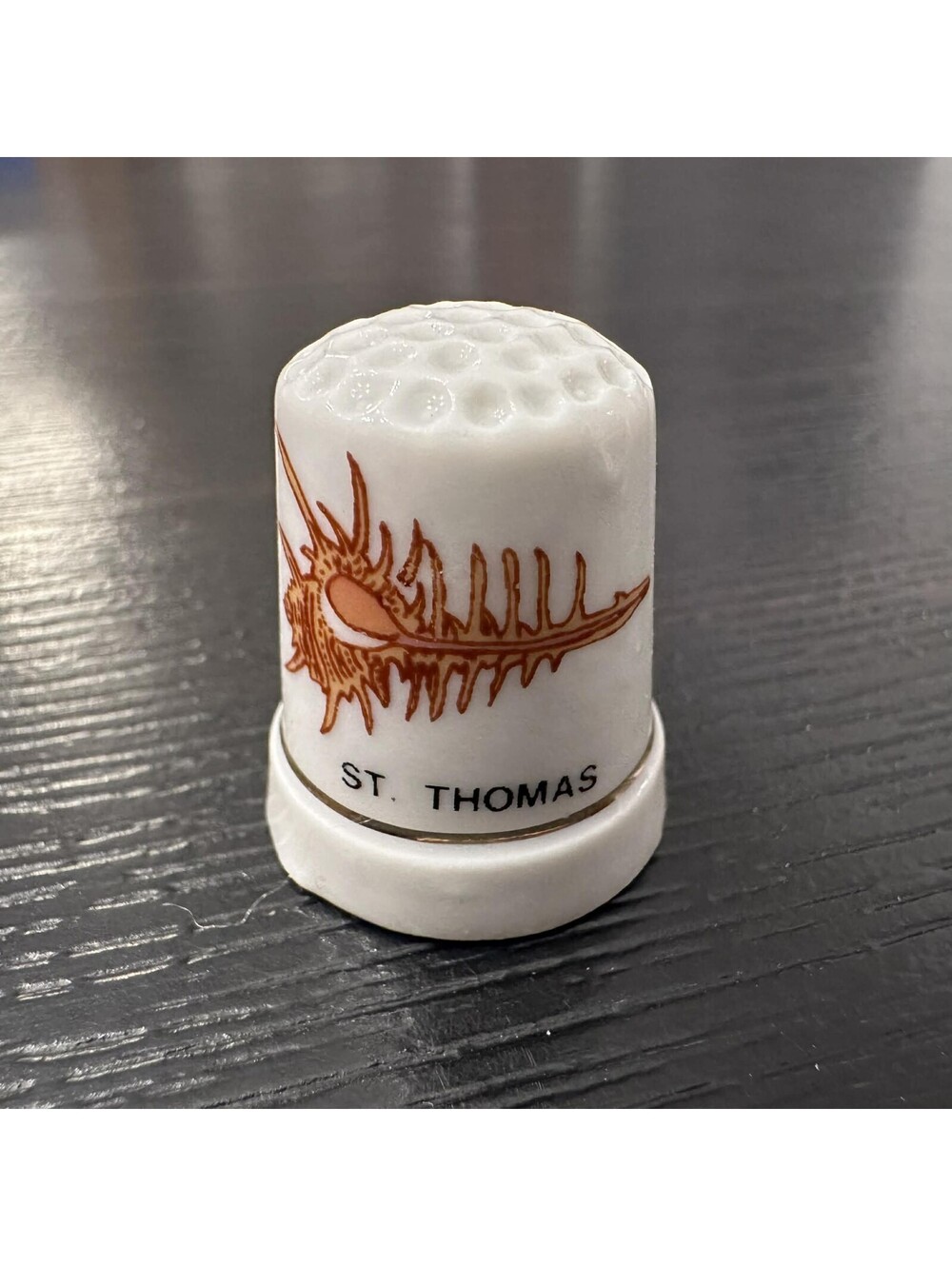 Vintage St Thomas Seashell Souvenir Ceramic Thimble Gold Trim Taiwan EUC